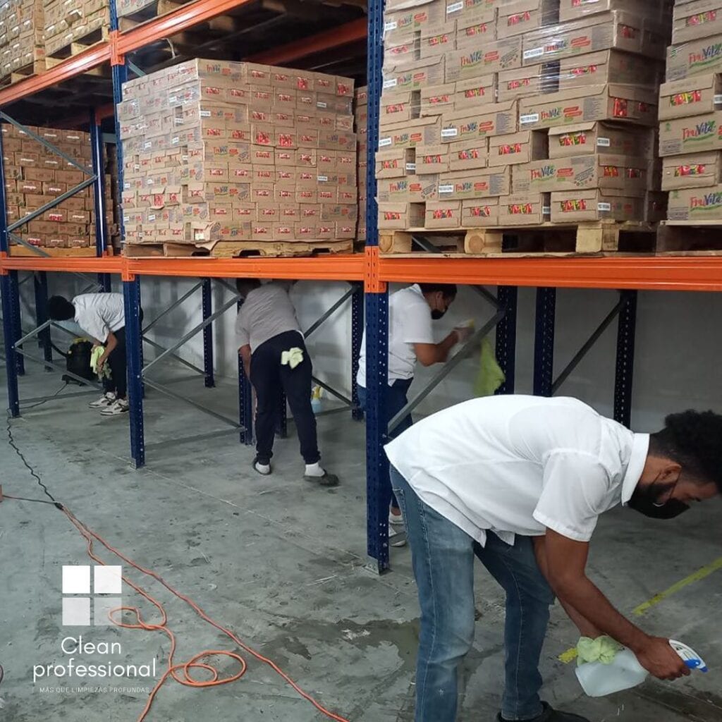Limpieza industrial — Almacenes y naves